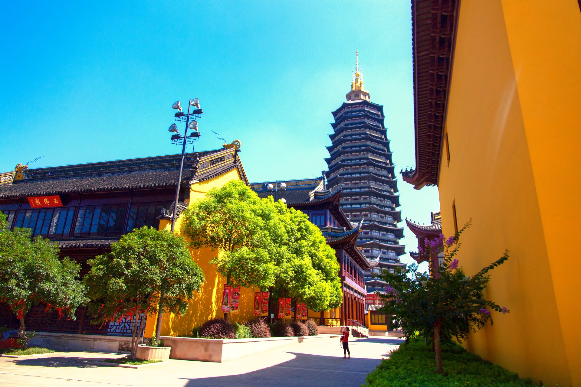 Tianning Pagoda rising over the canal-side rooftops of old Changzhou at dusk